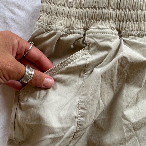 The North Face Womens Shorts 6 Beige Outdoor Hiking Lightweight Casual - Picture 6 of 7